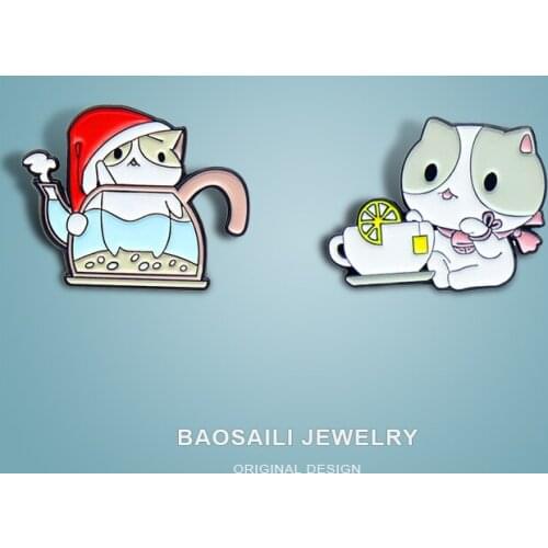 Cat Leisure Afternoon Tea Teapot Bathtub Cat Bath Cartoon Funny Animal Brooch Jewelry Enamel Label Pins Shirt Badge