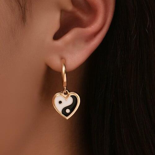 ALYXUY Retro Black White Color Drop Earrings Peach Heart Shape Pendant Simple Yin Yang Tai Chi Gossip Earrings Fashion Jewelry