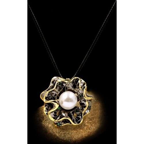 New Style Freshwater Pearl Black Gold Two-color Flower Pendant Necklace Clavicle Elegant Party Ladies 925 Silver Sweater Chain