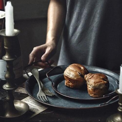 European Retro Metal Plate With Handles Handcrafted Round Wrought Vintage Storage Bread Tray Home Decoration Garden Restaurant