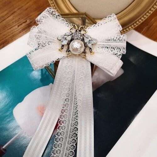 Korean Crystal Bees White Lace Bowtie Brooch Ribbon Bowkont Necktie Shirt Corsage Elegant Brooches Clothing Women Accessories