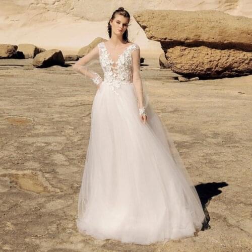 Floor Length Lace Appliques Sweep Train Long Sleeve V-Neck Wedding Dress Backless Backless Bridal Gowns Stunning High Quality