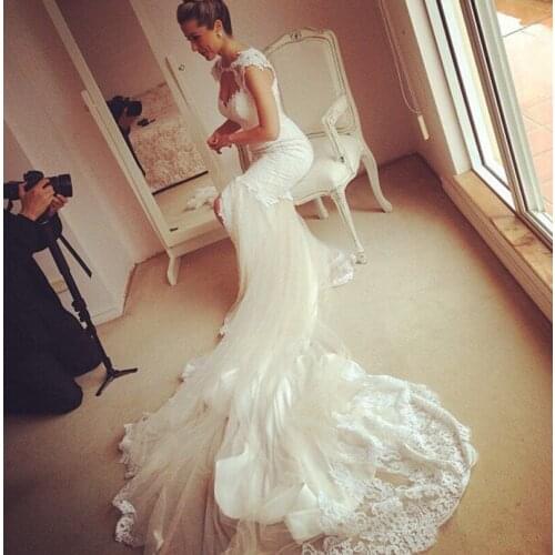 Luxury Mermaid Wedding Dresses Appliques Sweep Train Garden Bridal Gowns Lace Covered Button Customize Wedding Dress