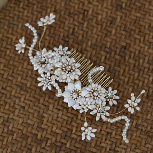 Luxury White Flower Hair Comb Handmade Crystal Hair Pearls Hair Vine Gold Leaf Bridal Wedding Hair Accessories