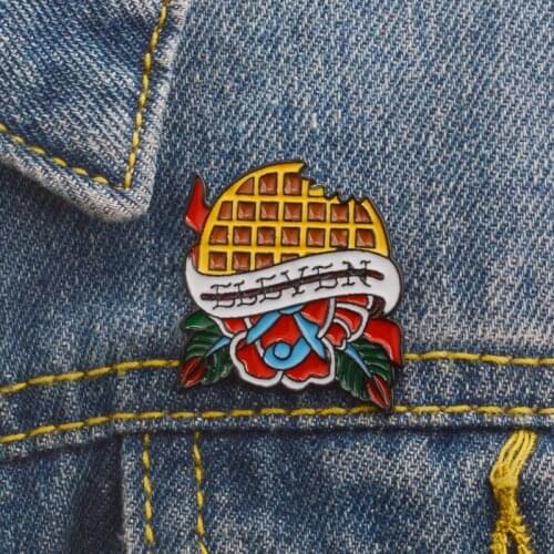 Chocolate gingham biscuits use three-dimensional flower outer packaging fashion brooch for everyone to match clothes