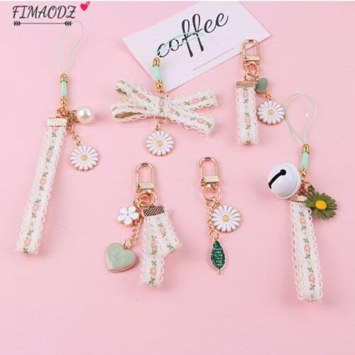 FIMAODZ Daisy Keychain Flower Pearl Heart Bell Bag Charms Fashion Pendant Keyring for Women Gift Accessories