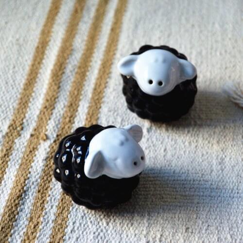2pcs ceramic salt pepper shaker set Sheep shaped jars for spices jars black lamb shape salt shaker use for Steak barbecue picnic