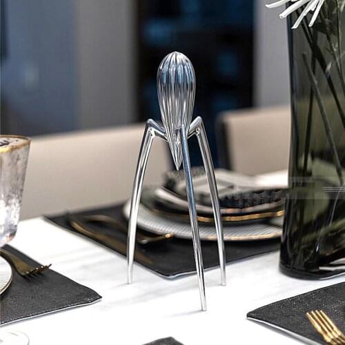 Home Furnishing Modern Light Luxury Silver Octopus Alien Juicer Figurines For Hotel Restaurant Kitchen Living Room Soft Decor