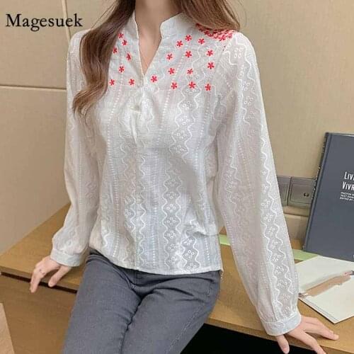 2020 Autumn Casual Embroidered Womens Shirt New Korean Style Elegant V-neck Long Sleeve White Slim Lace Blouses Women 11301