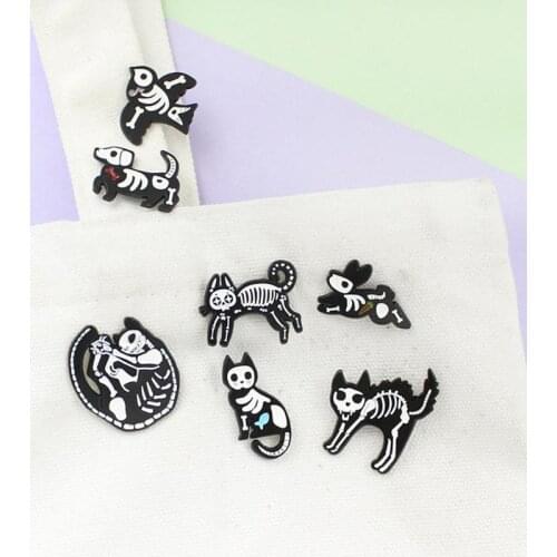 Glitter Cat Skeleton Brooches Black Cat Pins Dog Cats Animal Bone Brooches Creative Badges Jacket Lapel Pins Ornaments