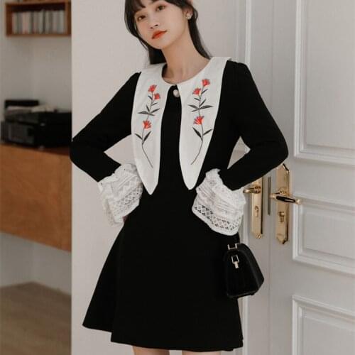 New Female Banquet Annual Meeting Birthday Party Dress Elegant Red Flower Embroidery Black Casual Fashion All-match Short Dress