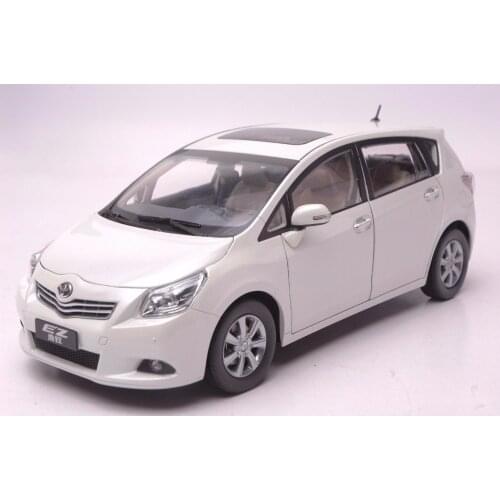 1:18 Diecast Model for Toyota E'Z Verso White Alloy Toy Car Miniature Collection Gift EZ