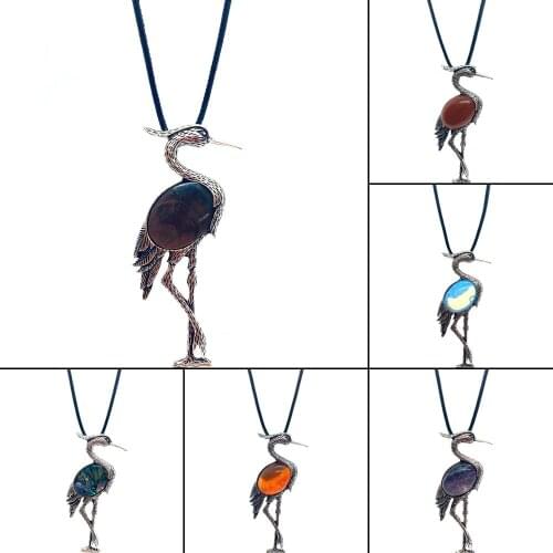 Natural Abalone Shell Inlaid with Flying Crane-shaped Metal Pendant, Fashionable and Charming Necklace,Suitable for Banquet Wear