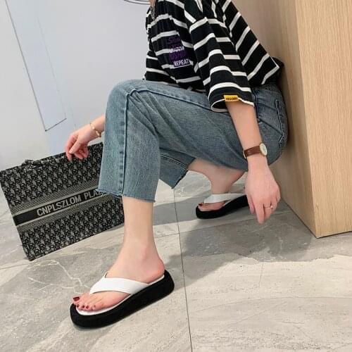 New Style Womens Slippers Summer Womens Beach Flip Flops Sandals Casual Shoes Thick-soled Womens Shoes Cute Slippers