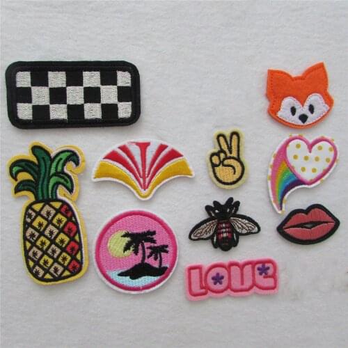2017 year Hot sales cartoon patter hot melt adhesive applique embroidery patches DIY accessory 1pcs sell C5776-C5795