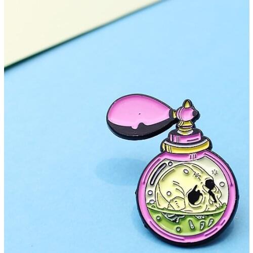 Punk Dead Skeleton Brooch Pins Poisonous perfume Liquid medicine medicament Brooches Jewelry Enamel Pin Backpack Gift Spille