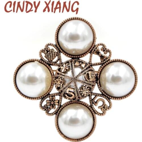 CINDY XIANG New Arrival 2018 Pearl Cross Style Brooches for Women Baroque Jewelry Brooch Pin Vintage Fashion Coat Accessories