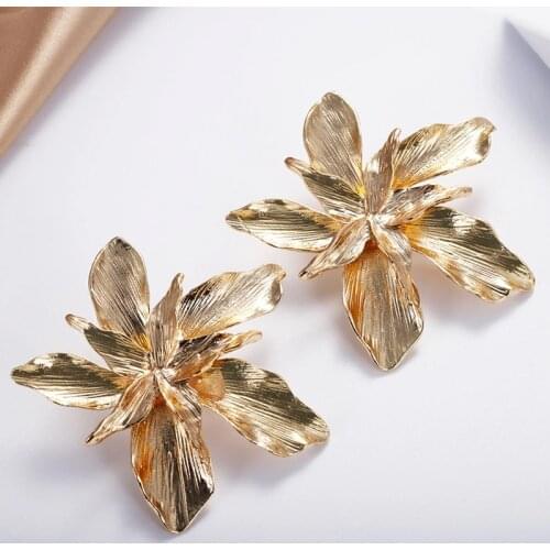 AENSOA Wholesale Vintage Metal Gold Color Flower Big Earrings for Women 2021 New Fashion Floral Statement Earrings Jewelry Gift