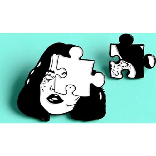 Horror Woman Face Brooches Jigsaw Puzzle Divided Woman Face Enamel Pin Halloween Punk Gifts of Friends Lovers Badge Jewelry Gift