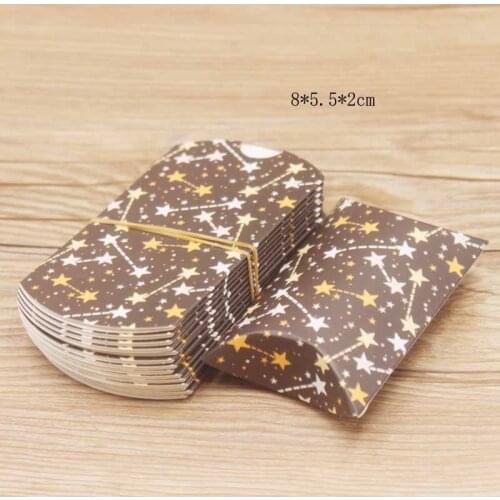 100pcs Star Pattern Kraft Paper Pillow Favor Box Wedding Party Gift Favor Sweet Candy Boxes Birthday Packaging Boxes 8x5.5x2cm