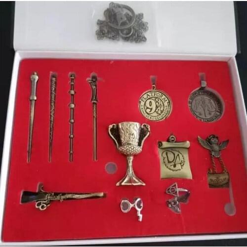 Harri Magic Wand Vintage Alphabet Wax 3D Metal Badge Potter Hermione Magic Wand Weapon Keychain Necklace Box Toy