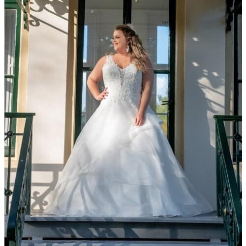 Elegant Plus Size Wedding Dresses V-neck Sleeveless A-line Appliqued Organza Bridal Gown 2021 Vestido de Novia