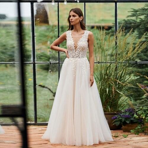 Popular Lace Wedding Dresses V Neck Bohemian Bridal Gowns A Line Floor Length Tulle Hippie Beach Boho Bridal Gowns