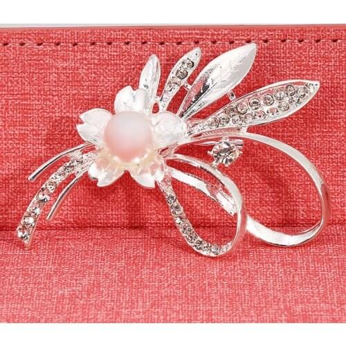Elegant Floral Brooch Rhinestones Flower Brooches for Women Clothing Plant Jewelry Bouquet Decoration Pearl Brooch Pin Crystal
