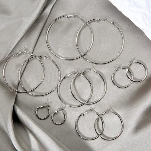 2021 new high-end C-shaped big circle earrings female simple temperament Ear studs fashion minimalist light luxury jewelry