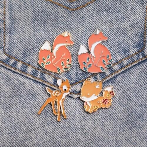 Animal Brooches Cartoon Fox Pins Wood Forest Foxes Badge Lapel Pin Jewelry Gift Alloy Brooch Hat Bag Jeans Accessories Metal Pin