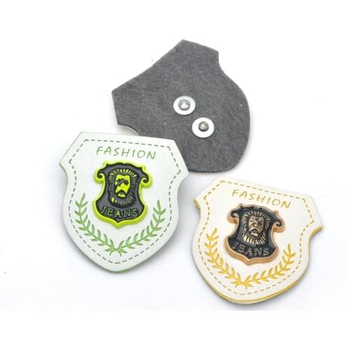 20pcs/lot White PU leather Badges sew on label metal lion logo green/yellow design jeans Denim sportswear free shipping PLB-042