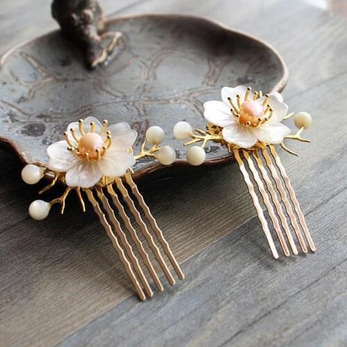 Natural Pearl Shell Flower Chinese Hair Combs Wedding Hair Accessories Vintage Bridal Hair Comb Vintage Gold Hair Clip WIGO1444
