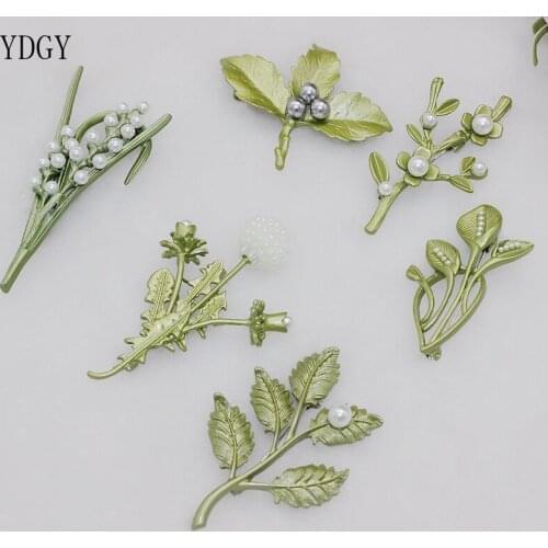 YDGY Imitation pearl lion teeth seafood peach flower coconut bamboo Magnolia vanilla grape tree green brooch