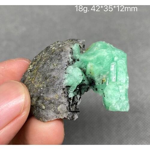 100% Natural green emerald mineral gem-grade crystal specimens stones and crystals quartz crystals