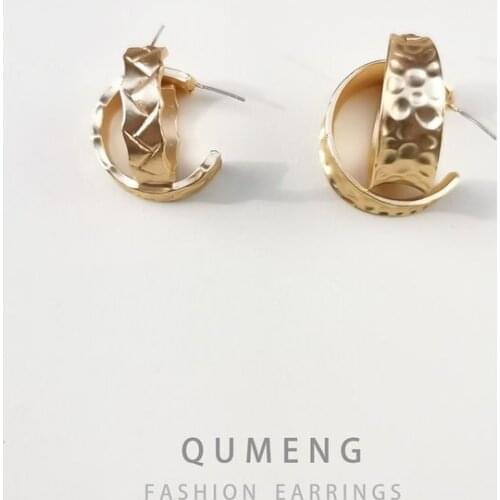 QUMENG 2020 korean Simple Style CC Hoop Gold Small Hoop Earrings For Women Metal Gold Circle Earrings Factory direct sales