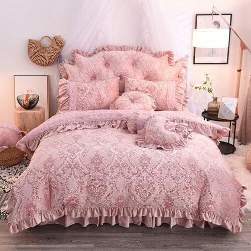 Super Soft Carved Velvet Fleece Warm Princess Wedding Bed Skirt Lace Bedding Set Furry Quilt Cover Bed Comforter Set Bedspread