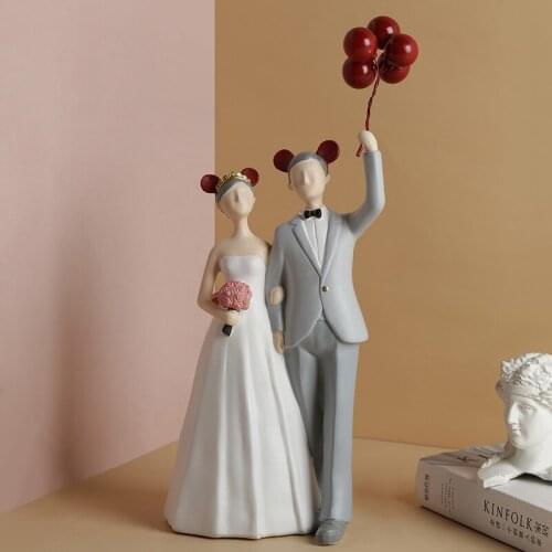 Nordic Creative Couple Character Balloon Ornament Resin Hand Painted Wedding Gift Bedroom Desktop Decoration
