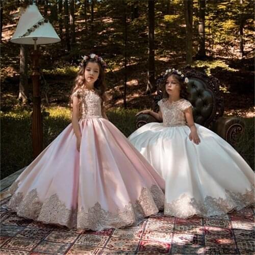 New Flower Girls Dresses High Quality Lace Appliques Beading Ball Gowns Beading Floor Length Pageant First Communion Dresses
