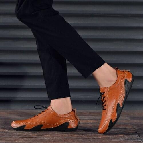 2021 new Korean mens fashion trend leisure sports shoes large outdoor leisure lacquer shoes essential for men