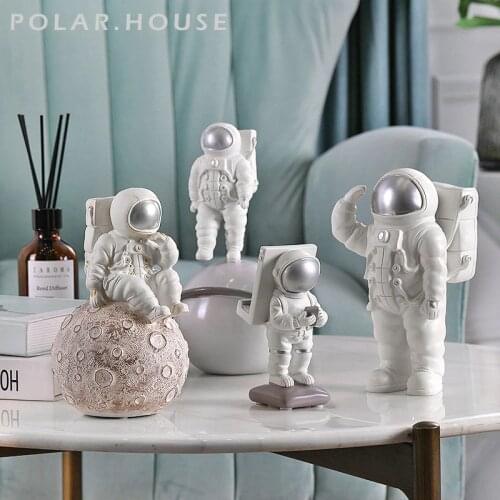 Abstract Astronaut Figure Gift Decorative Home Office Character Figurines Cosmonaut Hero Sculpture Creative Statues Phone Holder