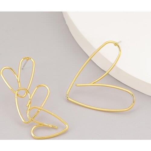 Fashion Simple Heart-shaped Asymmetric Metal Earrings Womens Elegant and Creative Drop Earrings Banquet Jewelry Accessories