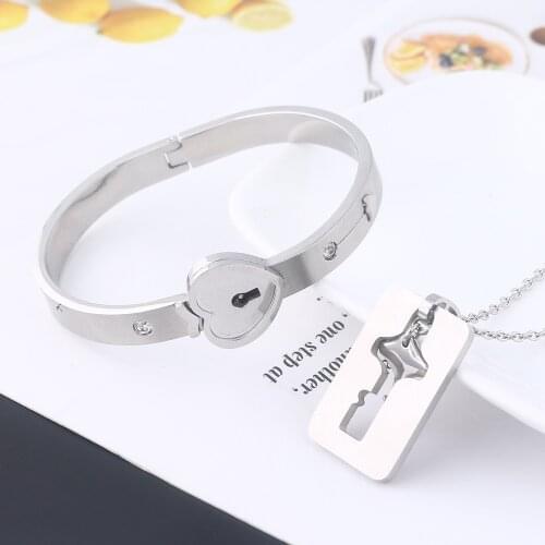 Matching Puzzle Couple 100 Languages I Love You Projection Heart Lock Bracelet and Key Pendant Necklace for Lover Jewelry Gift