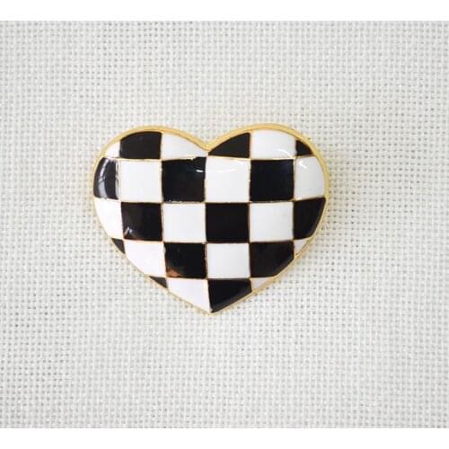Free shipping 6 pcs/ lot fashion jewelry accessories metal enamel white black heart brooches for women