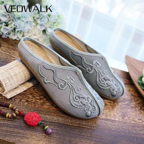 Veowalk Summer Women Cotton Embroidered Closed Toe Flat Slippers Ladies Casual Comfortable Mules Retro Chinese Shoes Green White