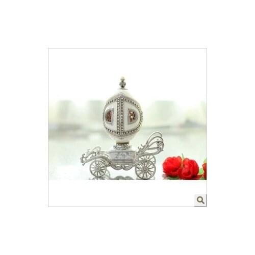 The new European royal wedding carriage egg music box wedding gift choice for Christmas gift to the Qixi Festival