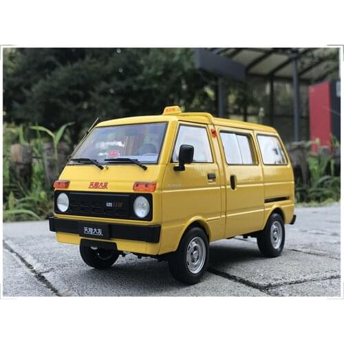 New 1:18 For Toyota DAIHATSU China Tianjin DAFA Huali TJ110 Taxi Diecast Car Van Model Toy Gift Collection Ornament Yellow Metal