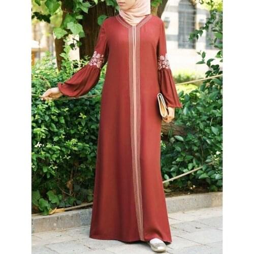 Muslim National Style Retro Womens Fashion Dress Long Sleeve Embroidered Round Neck Abayas For Women Robe African Dress