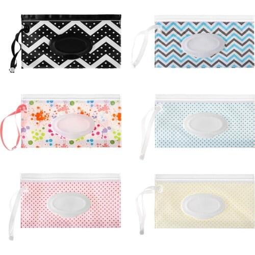 Portable Wet Wipes Bag Easy-carry Wet Tissue Bag Flip-top Extraction Hand-held Wet Tissue Bag Stroller Accessory