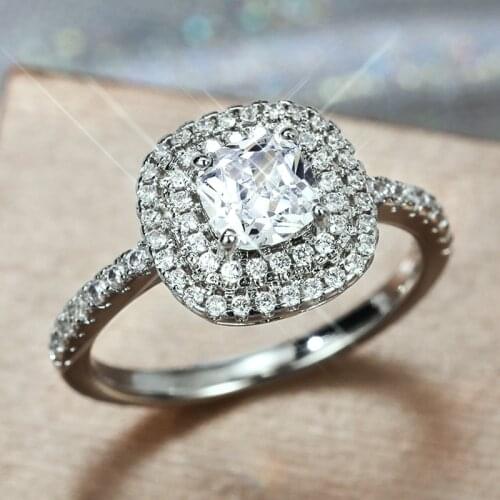 Huitan Luxury Women Engagement Rings Full Paved Shiny Crystal Cubic Zirconia Best Proposal Ring For Girlfriend Statement Jewelry