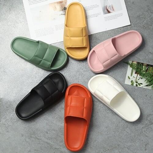 Slippers Women Summer Plaid Soft Thick Shoes Sole Lovers Home Sandals Bathroom Non-slip Bathing Shoes Mens Four Seasons Sandals